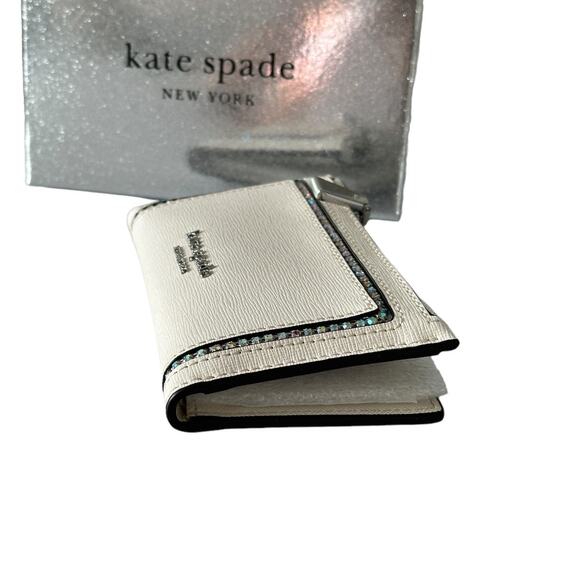 NWT Kate Spade White Wallet with Silver  accents. Includes gift 🎁 box - Picture 6 of 15
